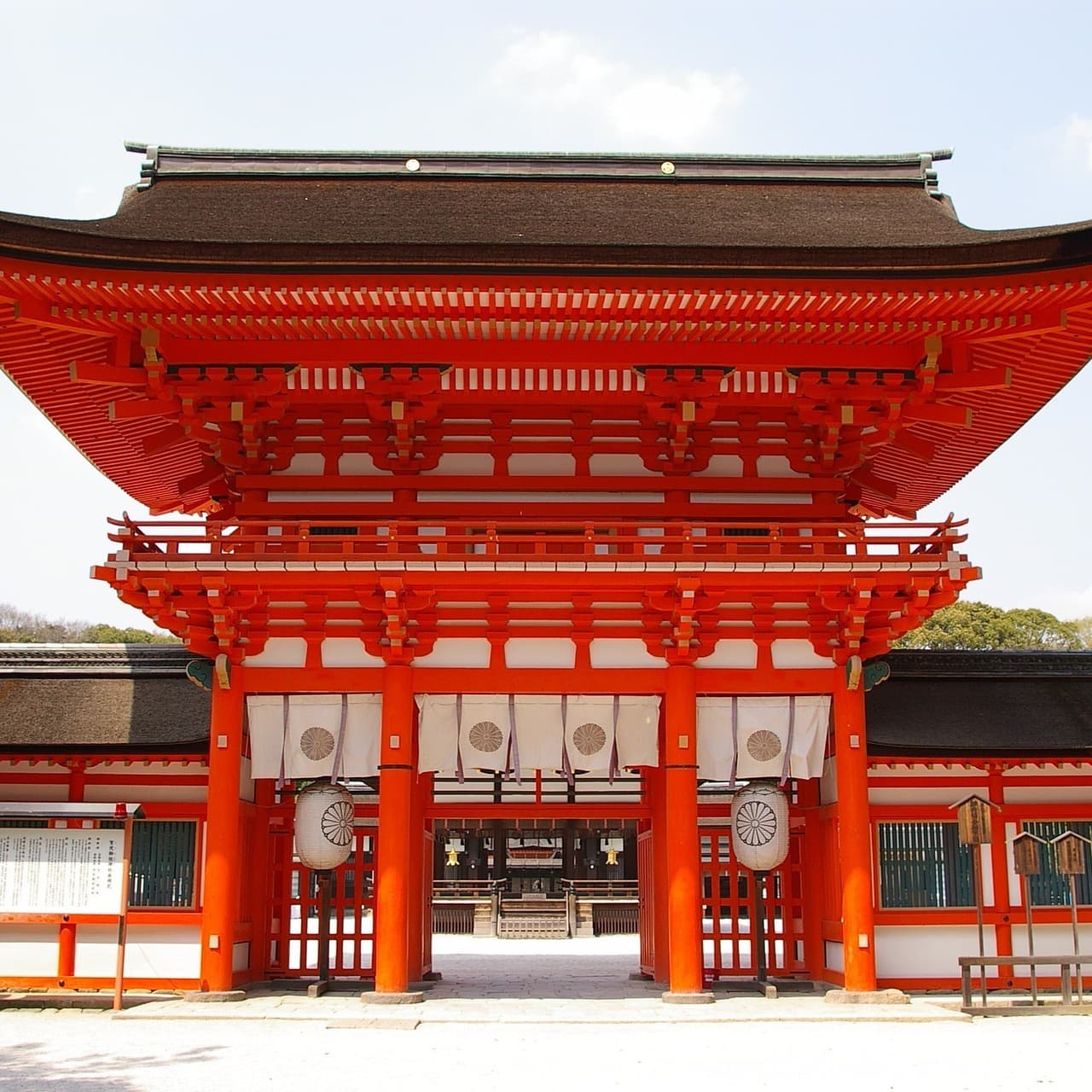 貸切バス旅行で神社へ行く